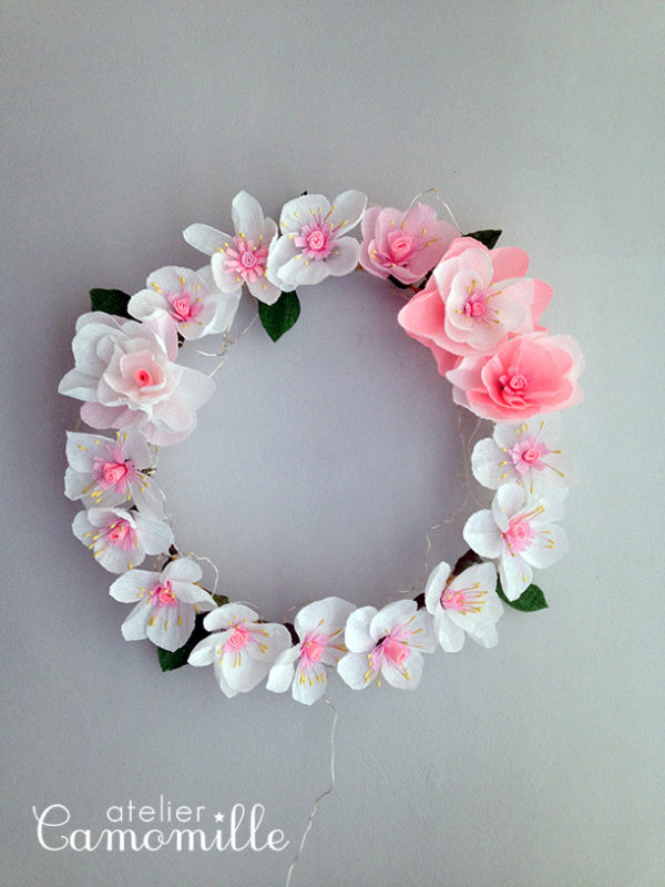 Atelier couronne florale murale papier crépon