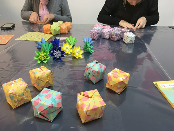 Atelier guirlande lumineuse fleurs origami – Image 3