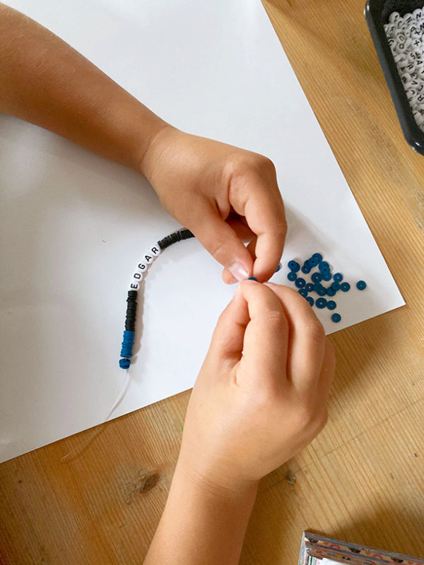 Atelier bracelet prénom perles heishi – Image 4