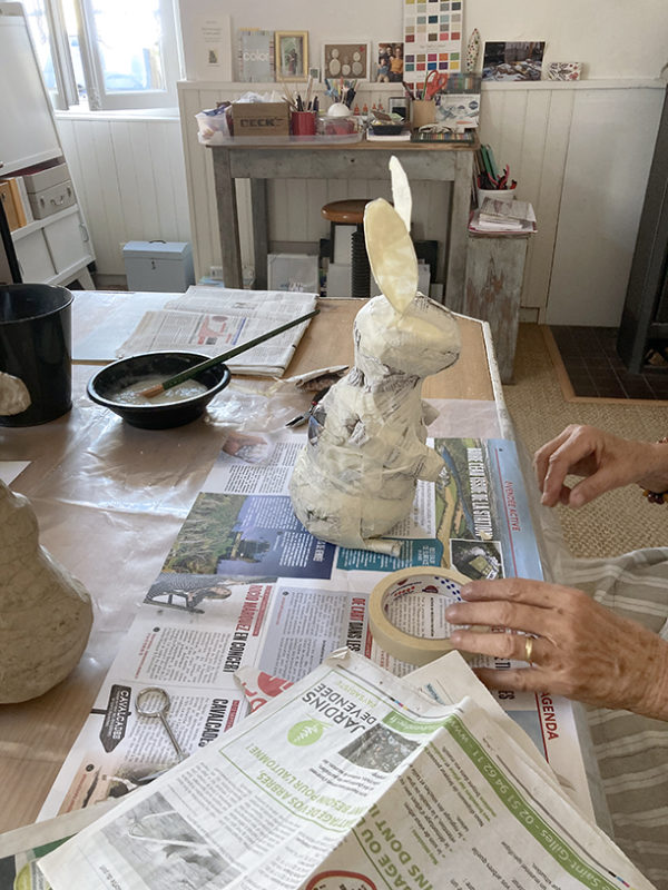 Atelier sculpture lapin papier-mâché – Image 11