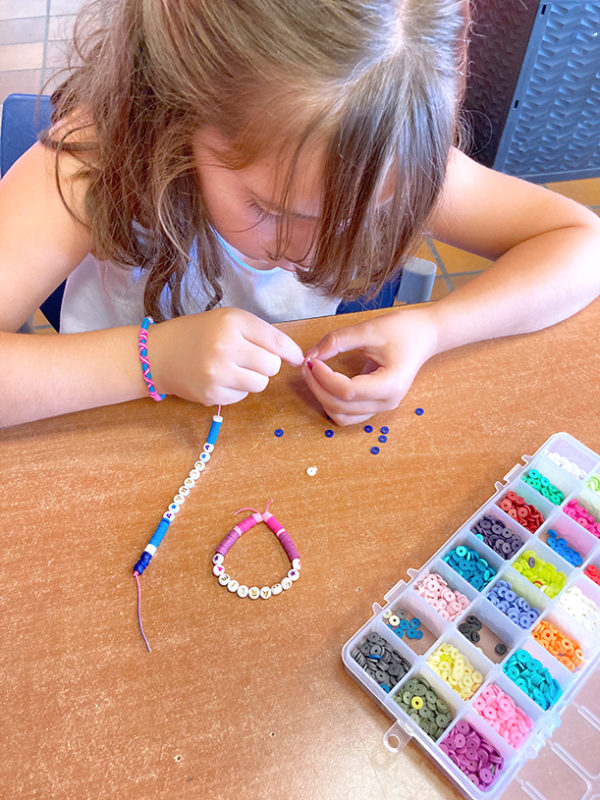 Atelier bracelet prénom perles heishi – Image 8