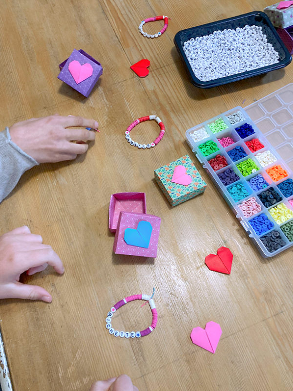 Atelier bracelet prénom perles heishi – Image 9