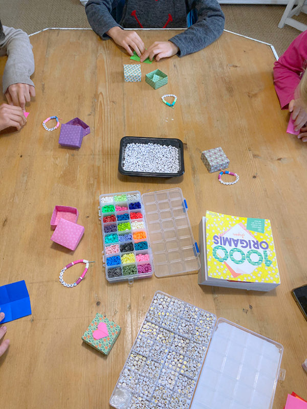Atelier bracelet prénom perles heishi – Image 21