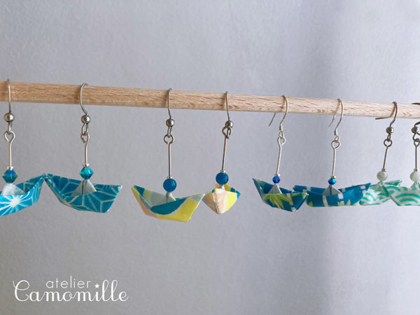 Boucles d'oreilles bateaux origami – Image 2