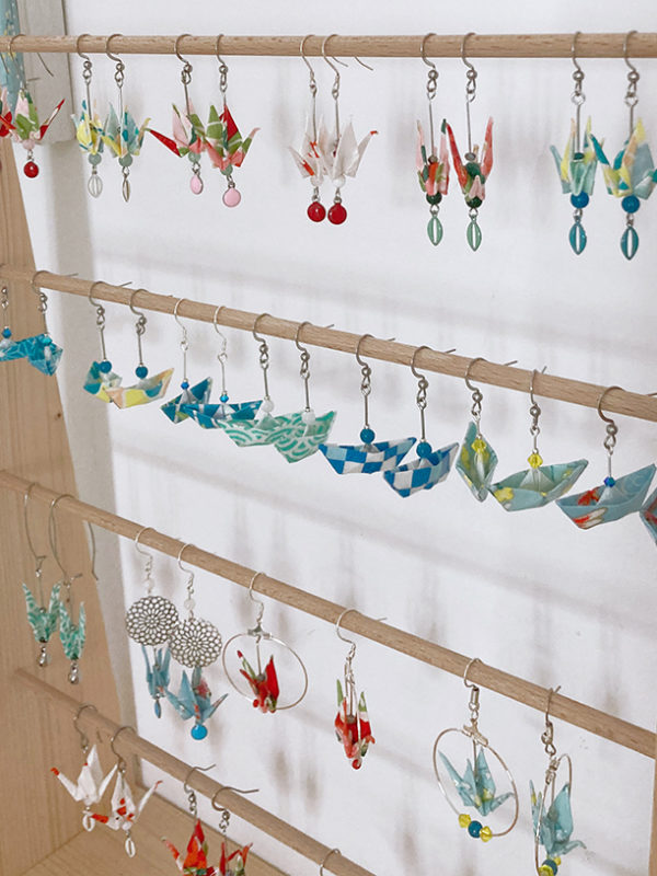 Boucles d'oreilles bateaux origami – Image 3
